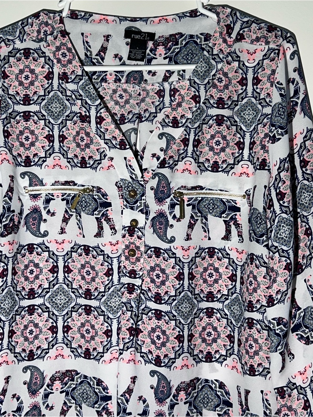 RUE21 Elephant Floral Print 3/4-Tab-sleeved Top. Size Large. - Picture 3 of 7
